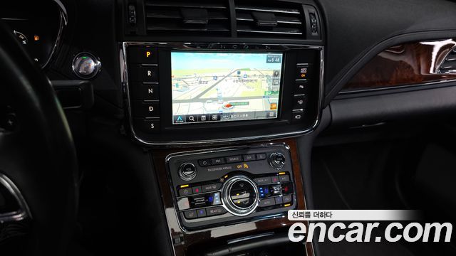 Lincoln Continental 2019 — photo 14