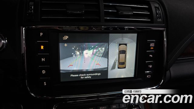 Lincoln Continental 2019 — photo 16