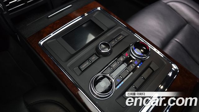 Lincoln Continental 2019 — photo 18