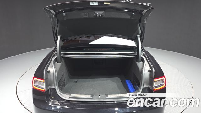 Lincoln Continental 2019 — photo 20