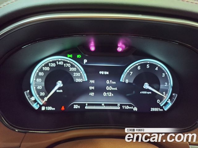 Genesis GV70 2023 — photo 11