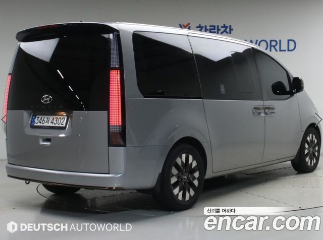 Hyundai Staria 2023 — photo 2