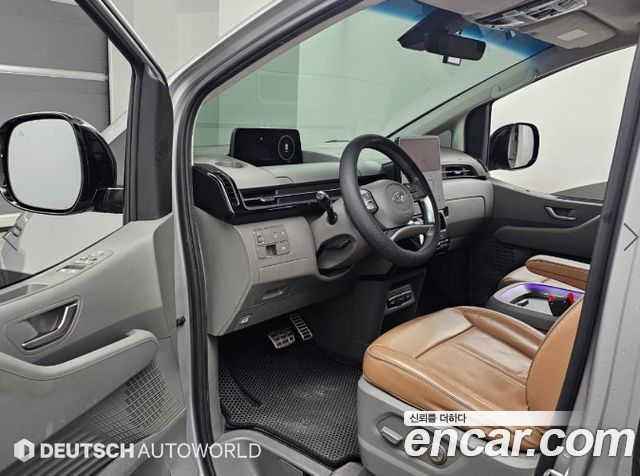 Hyundai Staria 2023 — photo 11