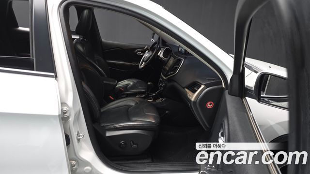 Jeep Cherokee 2016 — photo 11