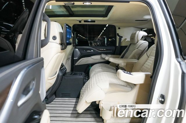Cadillac Escalade 2023 — photo 18