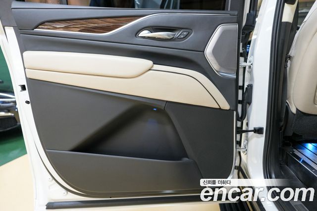 Cadillac Escalade 2023 — photo 19