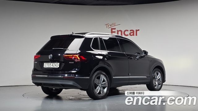 Volkswagen Tiguan 2018 — photo 2