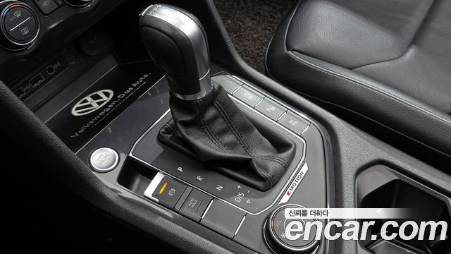 Volkswagen Tiguan 2018 — photo 12