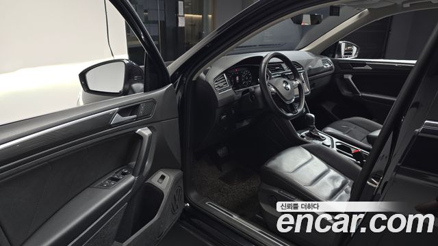 Volkswagen Tiguan 2018 — photo 13