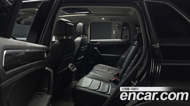 Volkswagen Tiguan 2018 — photo 17