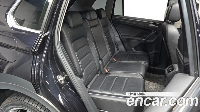 Volkswagen Tiguan 2018 — photo 18