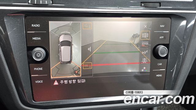 Volkswagen Tiguan 2018 — photo 22