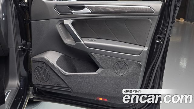 Volkswagen Tiguan 2018 — photo 14