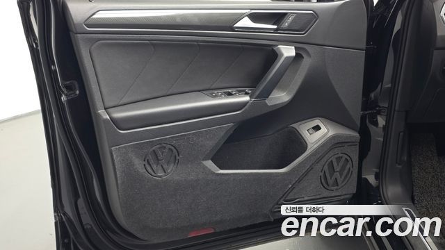 Volkswagen Tiguan 2018 — photo 15