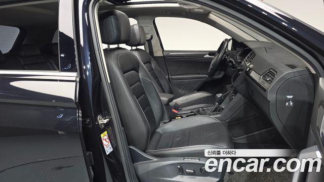 Volkswagen Tiguan 2018 — photo 16