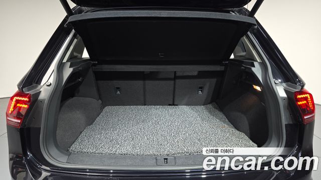 Volkswagen Tiguan 2018 — photo 27