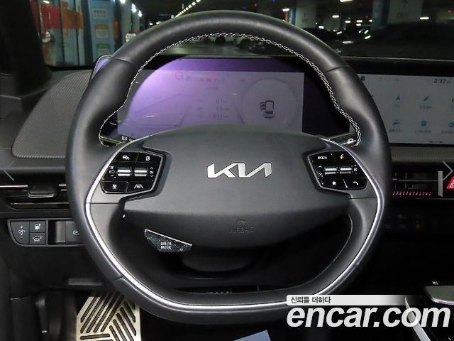 Kia EV6 2023 — photo 10