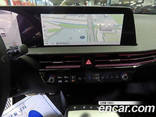 Kia EV6 2023 — photo 11