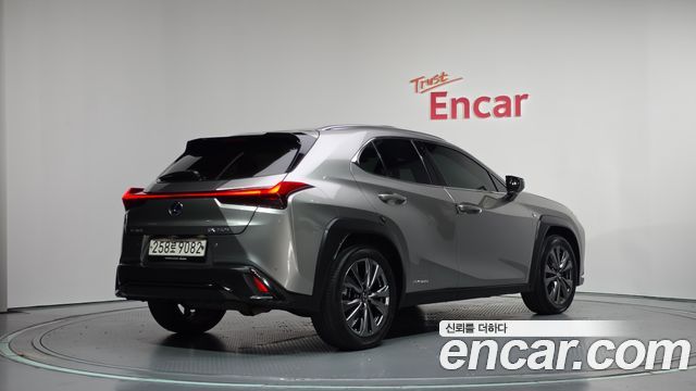 Lexus UX 2020 — photo 2