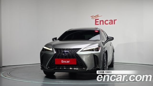 Lexus UX 2020 — photo 3