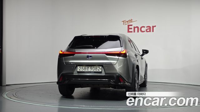 Lexus UX 2020 — photo 4