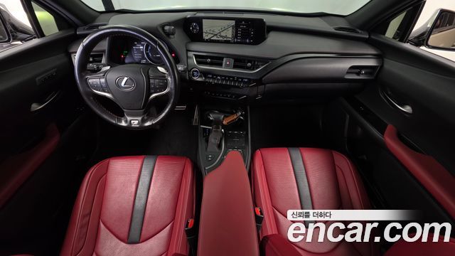 Lexus UX 2020 — photo 10