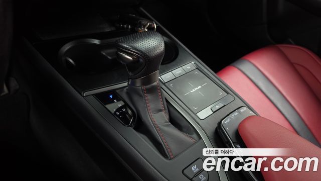 Lexus UX 2020 — photo 12