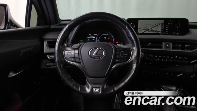 Lexus UX 2020 — photo 19