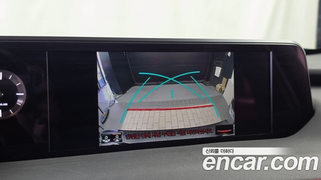 Lexus UX 2020 — photo 21