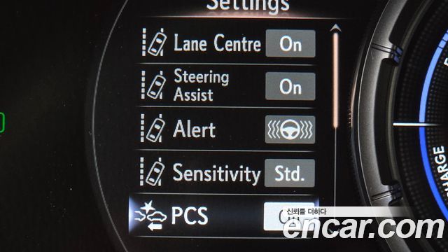 Lexus UX 2020 — photo 22