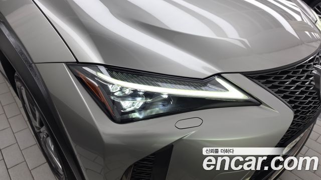 Lexus UX 2020 — photo 8