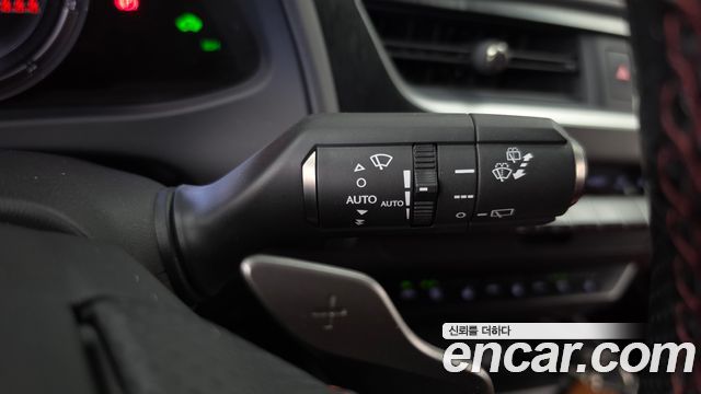 Lexus UX 2020 — photo 28