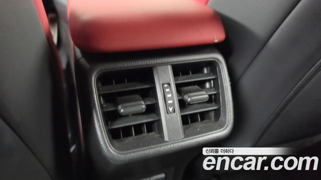 Lexus UX 2020 — photo 31
