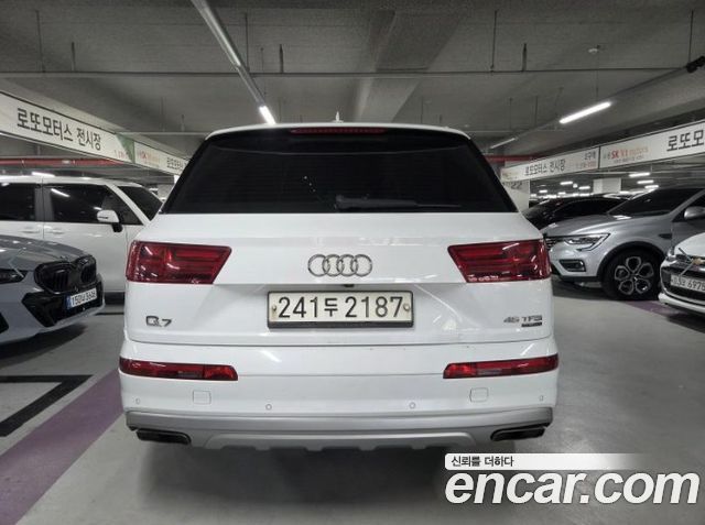 Audi Q7 2019 — photo 3