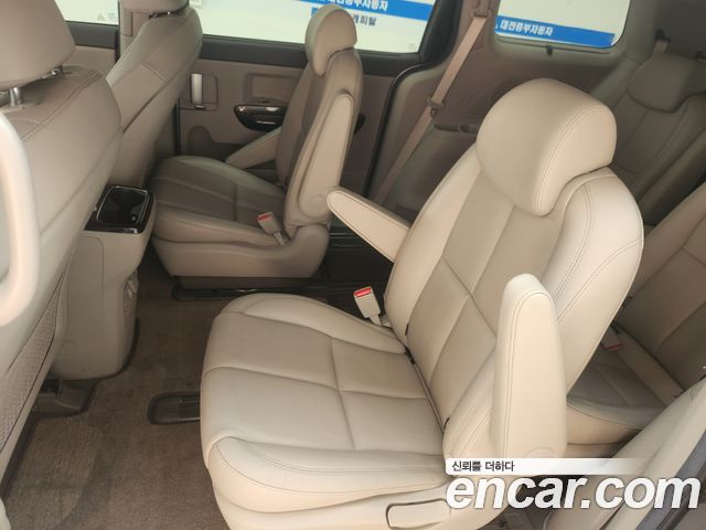 Kia Canival 2016 — photo 8