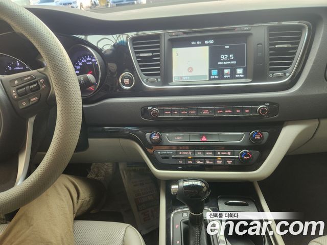 Kia Canival 2016 — photo 10