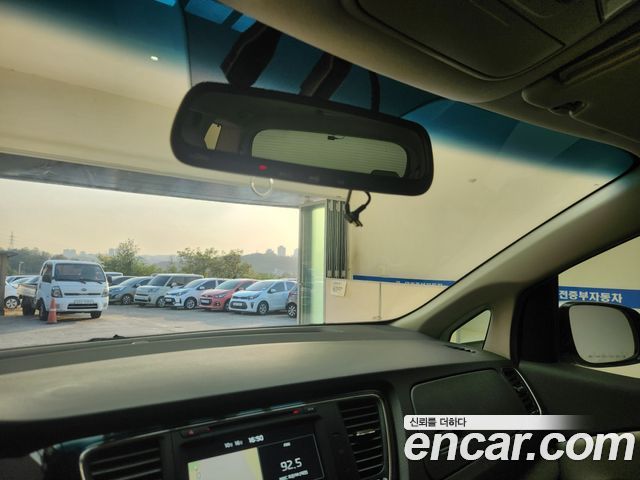 Kia Canival 2016 — photo 11