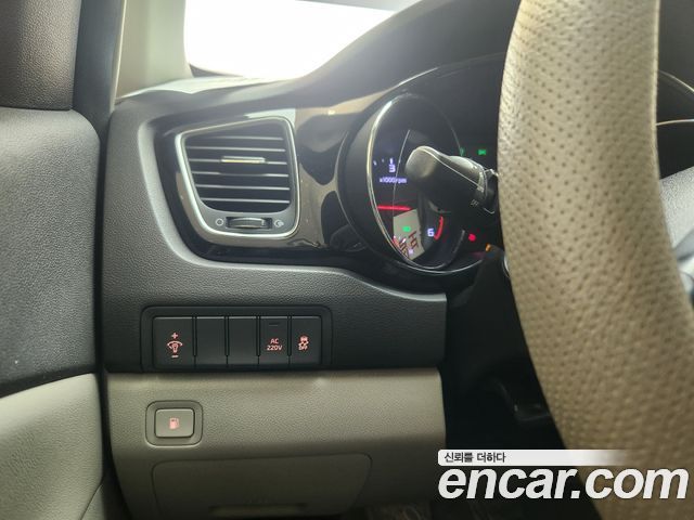 Kia Canival 2016 — photo 12