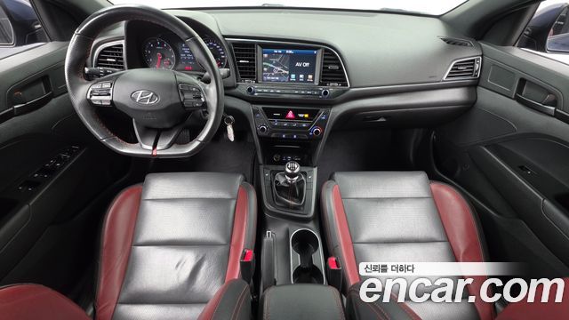 Hyundai AVANTE 2018 — photo 10