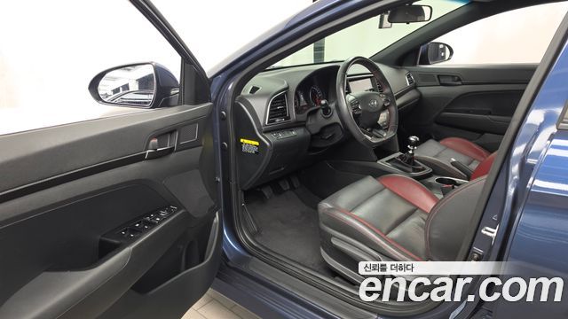 Hyundai AVANTE 2018 — photo 13