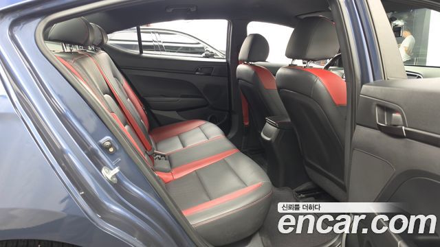 Hyundai AVANTE 2018 — photo 18