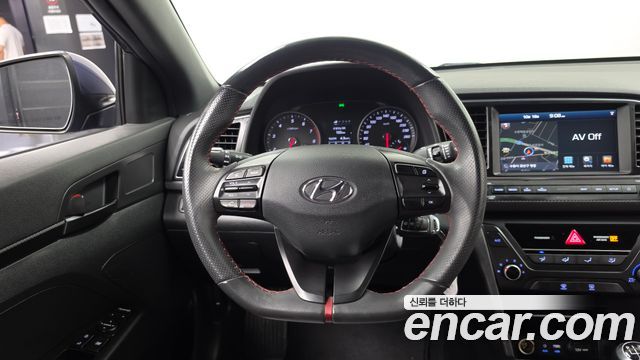 Hyundai AVANTE 2018 — photo 19