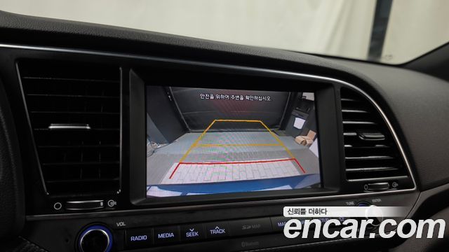 Hyundai AVANTE 2018 — photo 21