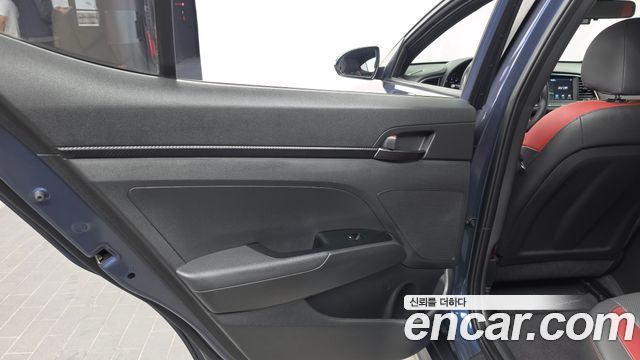Hyundai AVANTE 2018 — photo 15