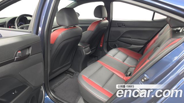 Hyundai AVANTE 2018 — photo 16