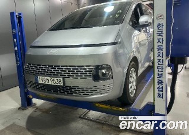 Hyundai Staria 2025 — photo 1