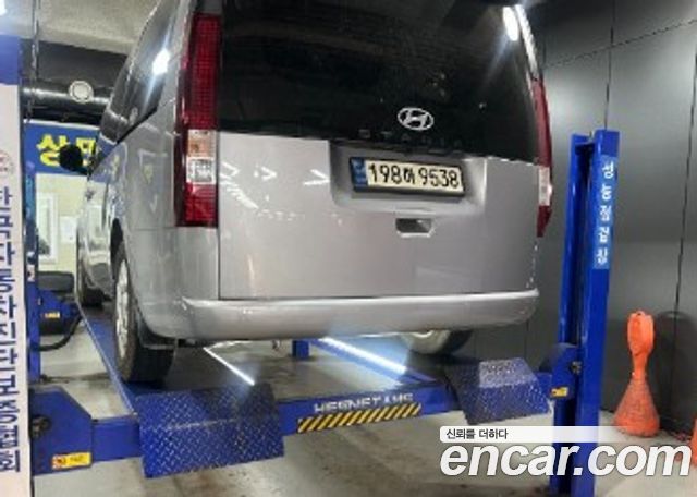Hyundai Staria 2025 — photo 2
