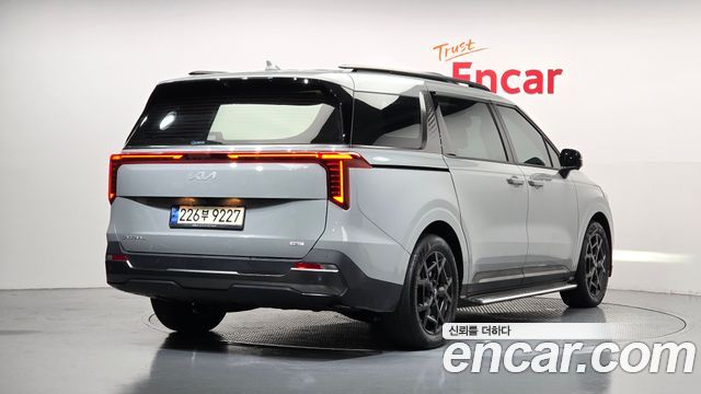 Kia Canival 2025 — photo 2