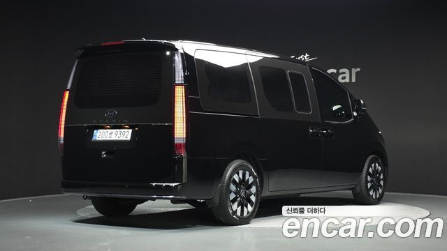 Hyundai Staria 2025 — photo 2