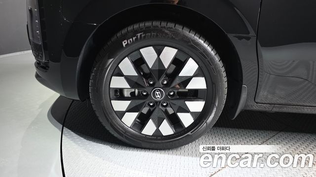 Hyundai Staria 2025 — photo 5